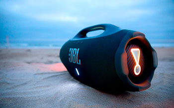 JBL представила беспроводную колонку Boombox 4 с усилением звука с помощью ИИ