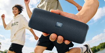 Компания JBL выпустила Bluetooth-колонку Flip Essential 3 SE
