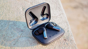 OnePlus представила доступні бездротові навушники Buds Pro 2 Light Edition
