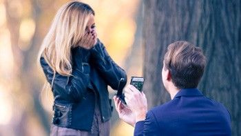 От Instagram-парня - до Instagram-мужа с помощью Engagement Phone Case