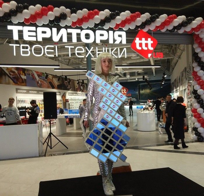 Магазин электроники ttt.ua презентовал первое в мире техно-платье