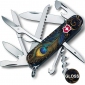 Ніж Victorinox HUNTSMAN DESIGN Дивовижне перо 1.3713.3.R2120pk - фото 2 - інтернет-магазин електроніки та побутової техніки TTT