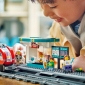 Конструктор LEGO City Трамвай и вокзал в центре города 811 деталей (60423) - фото 6 - интернет-магазин электроники и бытовой техники TTT