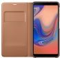 Чехол-книжка Samsung Wallet Cover для Samsung Galaxy A7 2018 (EF-WA750PFEGRU) Gold - фото 3 - интернет-магазин электроники и бытовой техники TTT