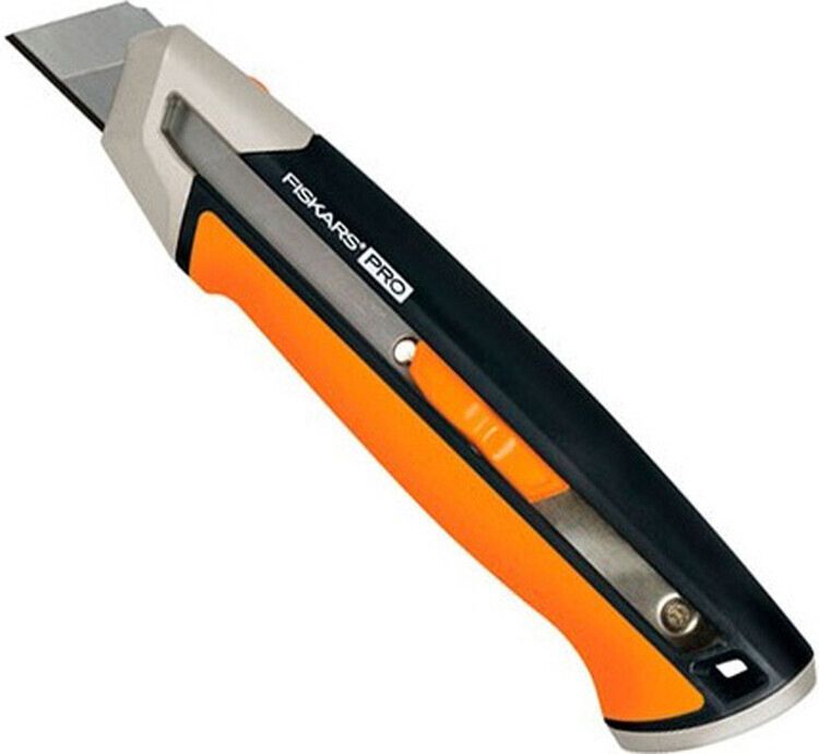 

Ніж Fiskars з сегментним лезом CarbonMax 18см (1027227)
